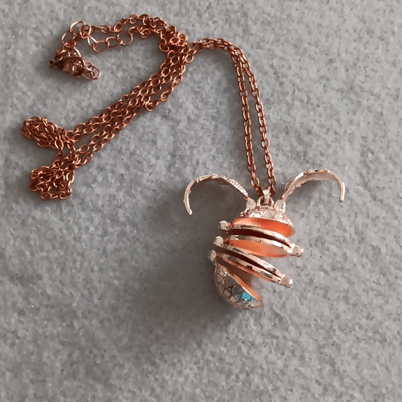 4-Photo Locket - Picture 4 of 7